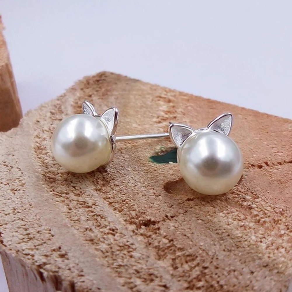 Pearl cat ear earrings